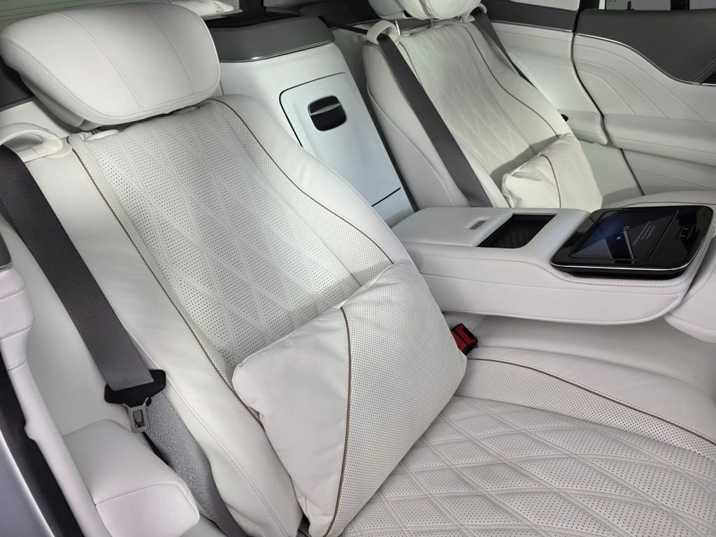 Certified 2024 Mercedes-Benz Maybach GLS 600 4MATIC image 32