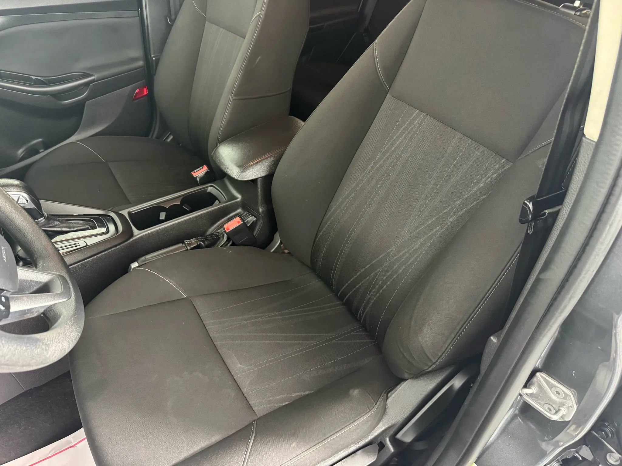 Used 2018 Ford Focus SE FWD image 30
