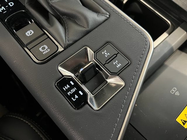 Used 2025 Lexus GX 550 w/ Accessory Package (32) AWD/4WD image 29