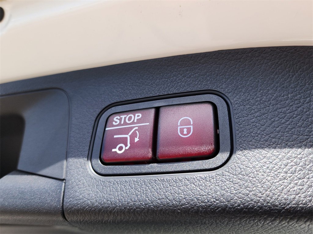 New 2025 Mercedes-Benz GLA 250 image 16