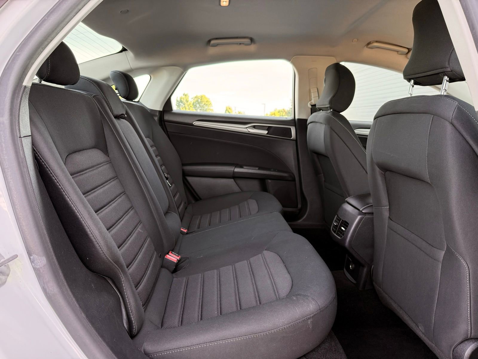 Used 2019 Ford Fusion SE FWD image 19