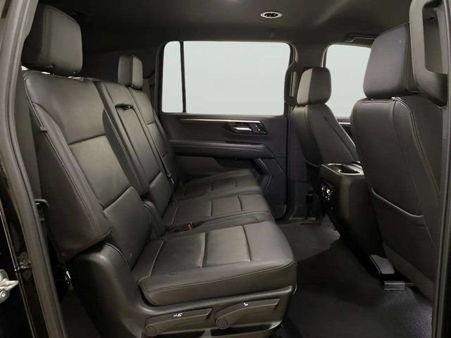 Used 2025 Chevrolet Suburban LT RWD image 26