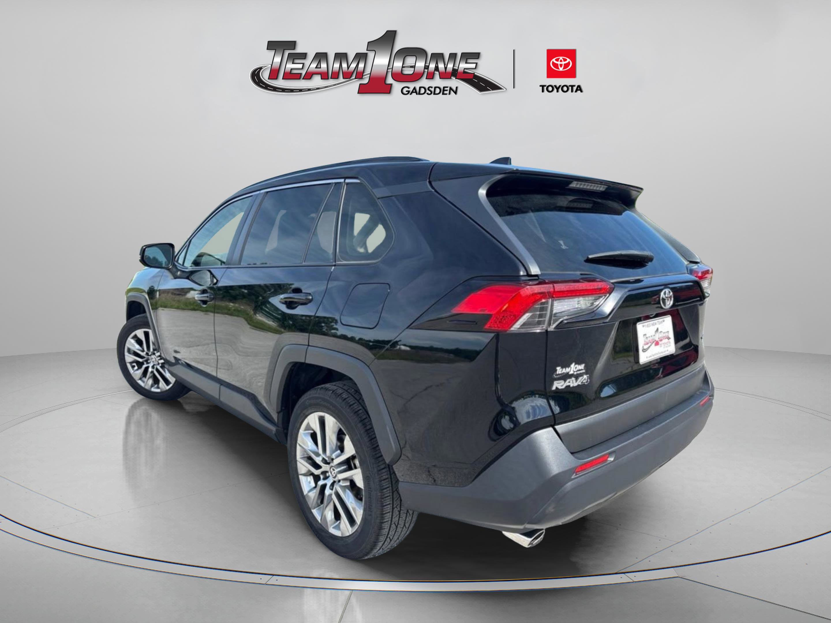 Used 2023 Toyota RAV4 XLE Premium FWD image 9