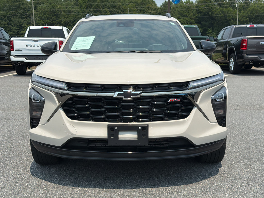 Used 2026 Chevrolet Trax RS w/ Sunroof Package FWD image 3