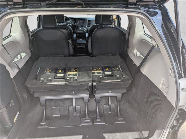 Used 2018 Toyota Sienna SE Premium image 20