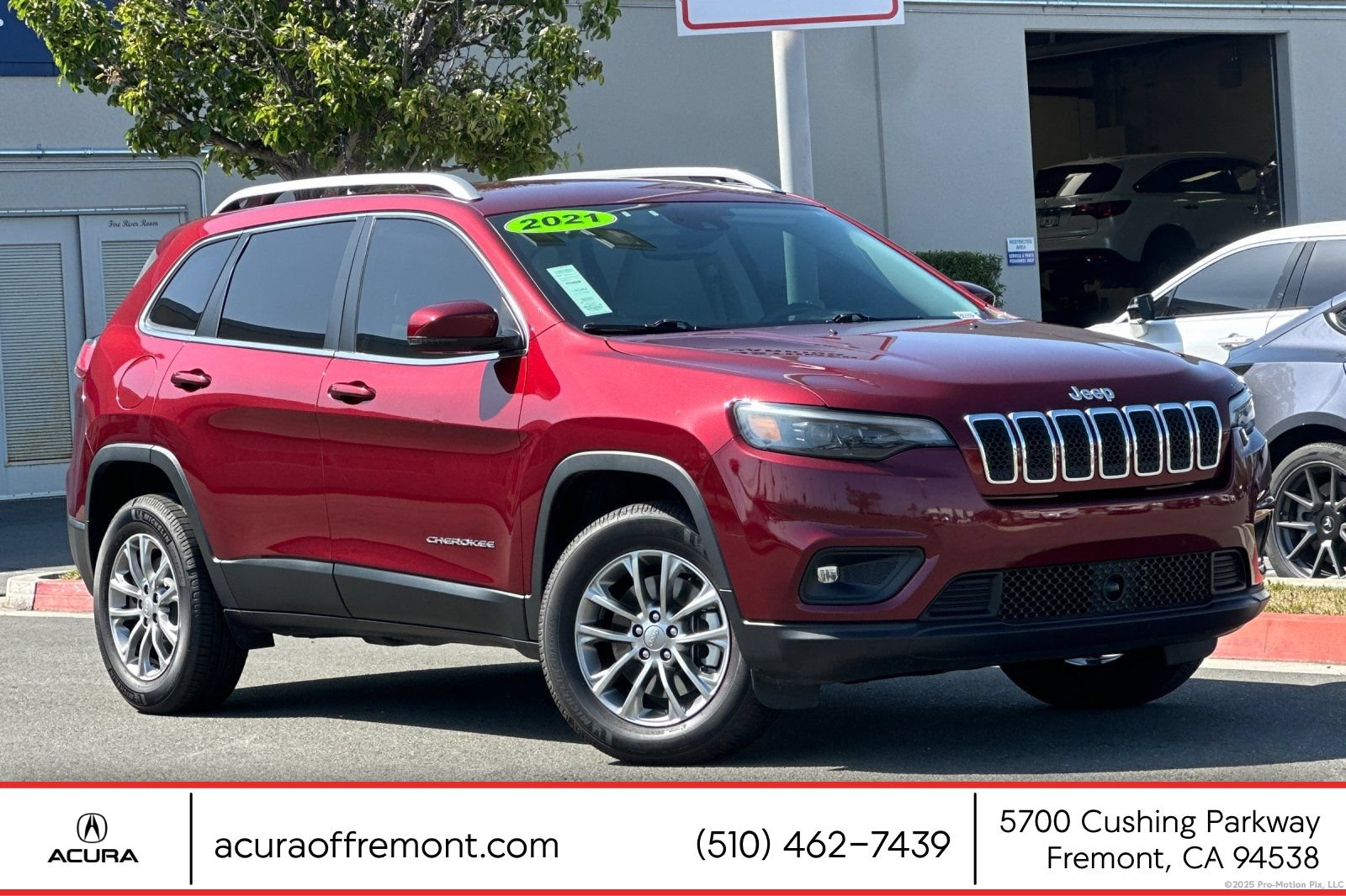 Used 2021 Jeep Cherokee Latitude Plus AWD/4WD image 1
