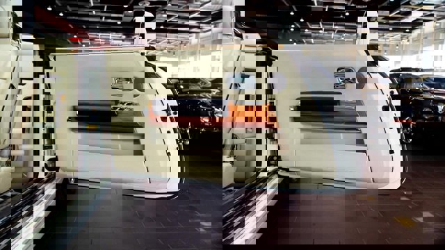 Used 2011 Rolls-Royce Phantom Drophead Coupe image 19