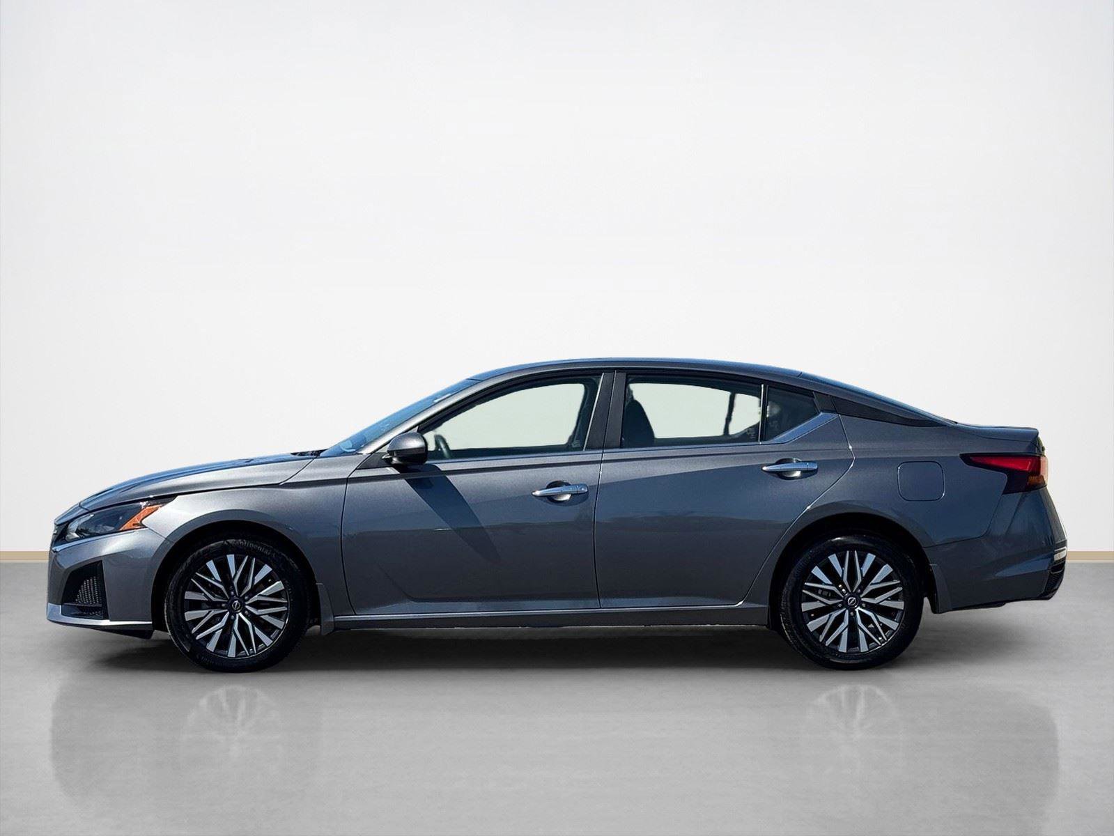 Used 2023 Nissan Altima 2.5 SV w/ SV Premium Package image 4