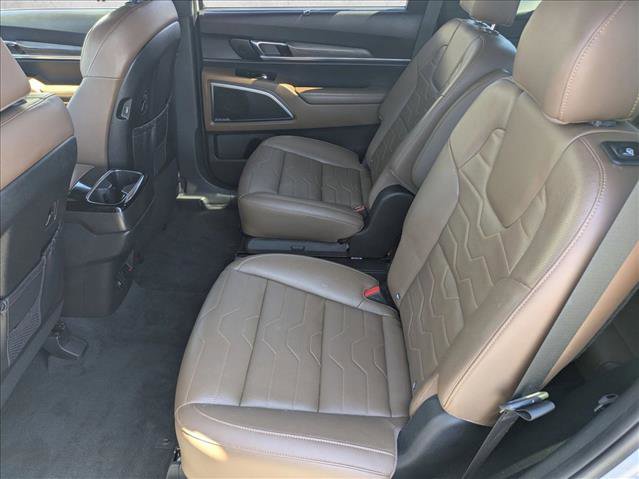 Used 2022 Kia Telluride SX w/ SX Prestige Package image 19