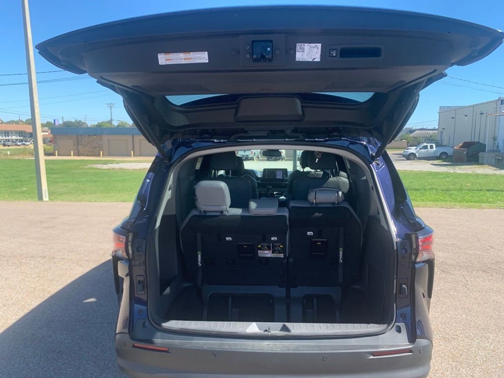 Used 2023 Toyota Sienna XLE image 30