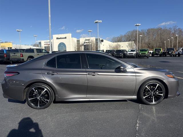 Used 2018 Toyota Camry XSE image 6