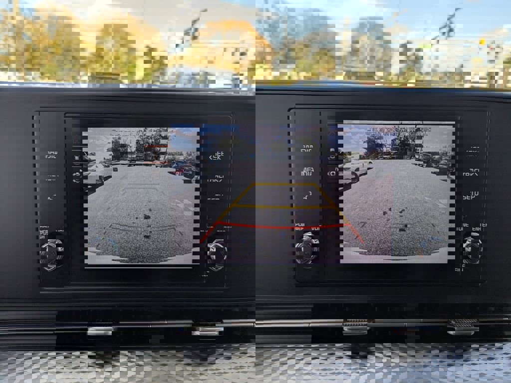 Certified 2024 Kia Carnival LX image 21