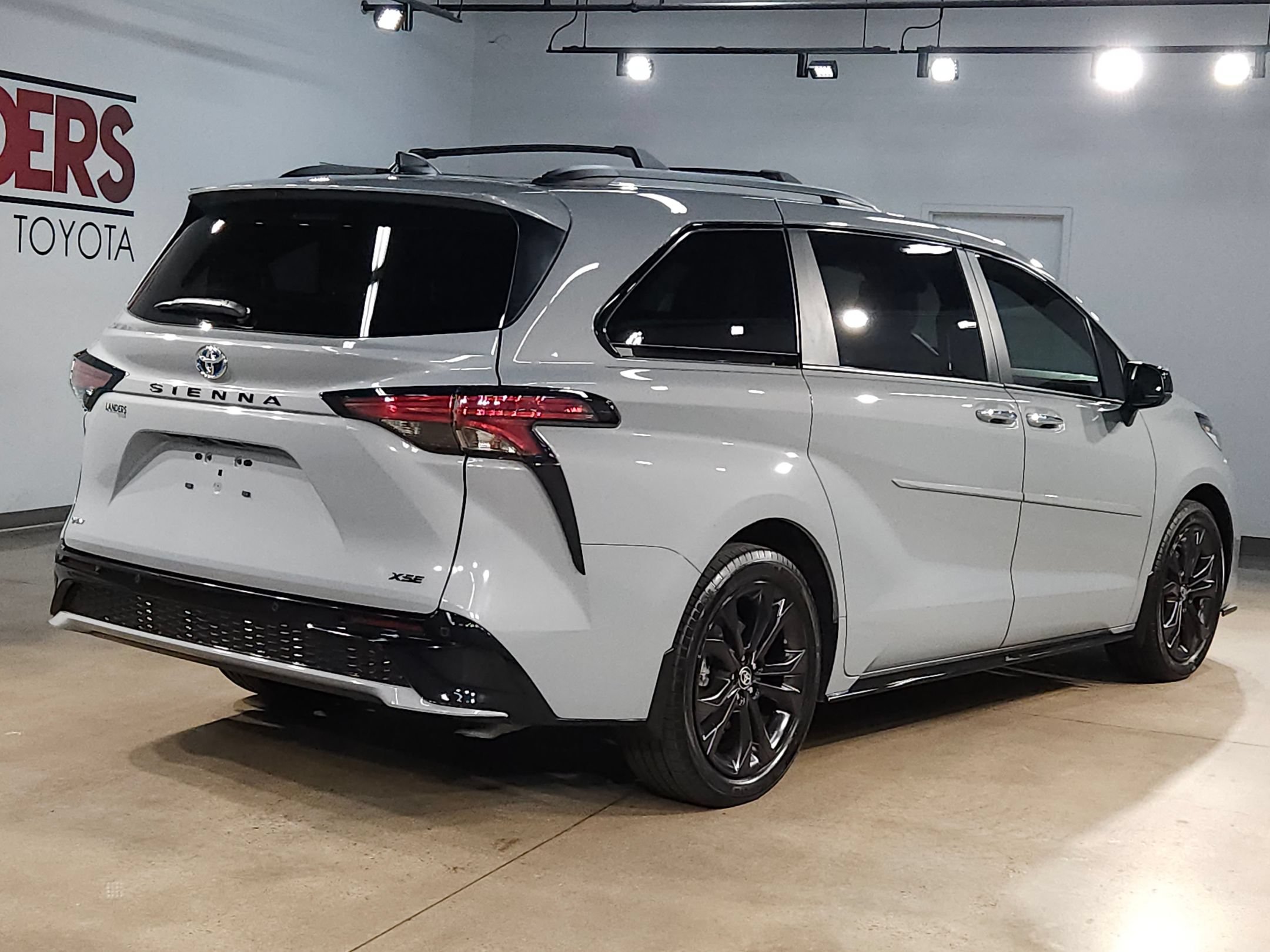 Certified 2025 Toyota Sienna XSE FWD image 7