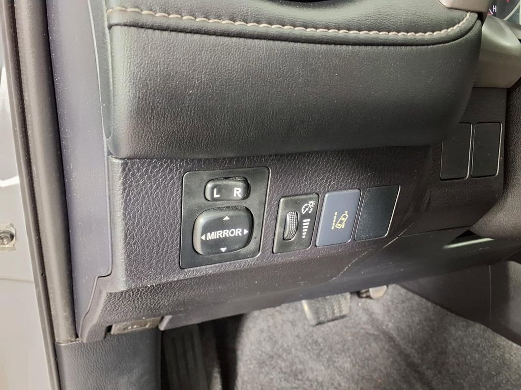 Used 2017 Toyota RAV4 XLE image 25