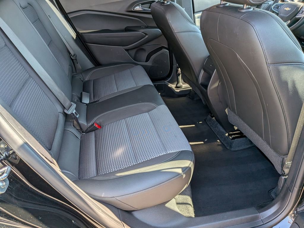 Used 2025 Chevrolet Trax LT w/ LT Convenience Package image 29