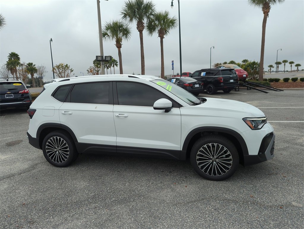Used 2025 Volkswagen Taos SE video 2