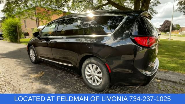 Used 2018 Chrysler Pacifica Touring-L w/ Premium Audio Group FWD image 6