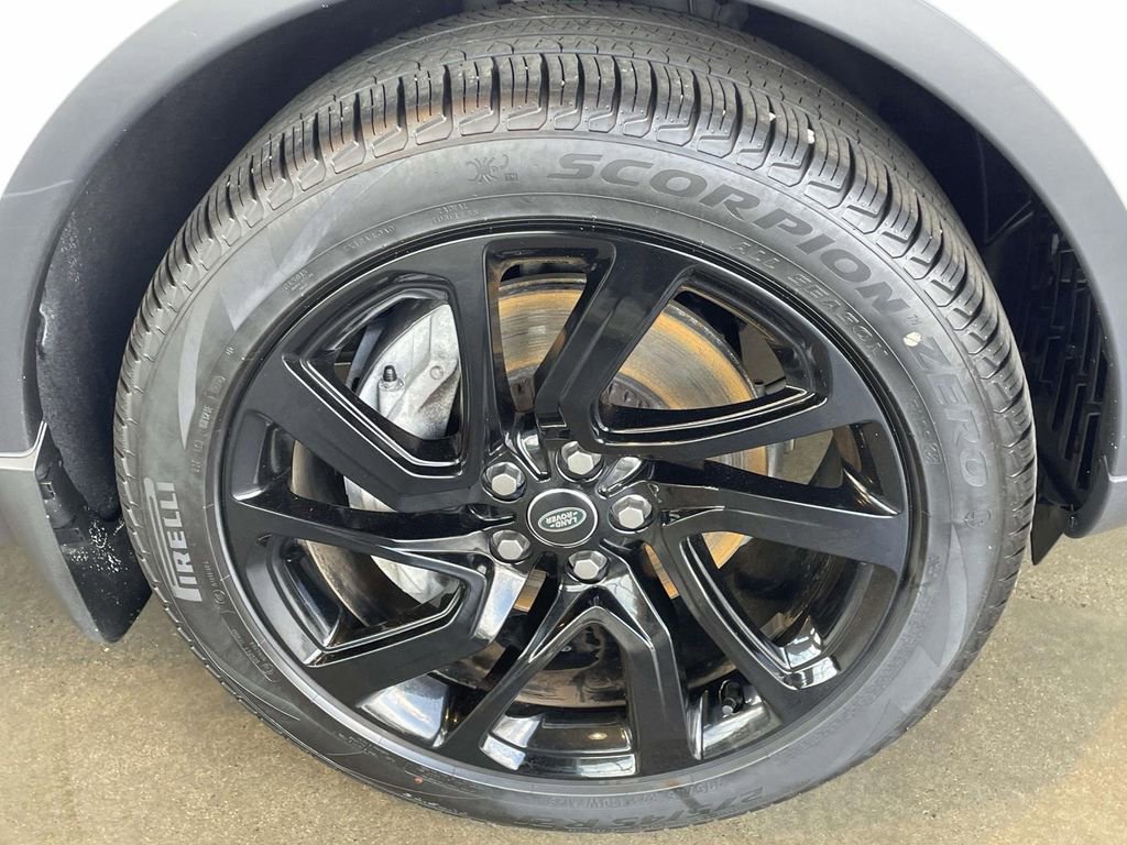 Used 2025 Land Rover Discovery S image 11