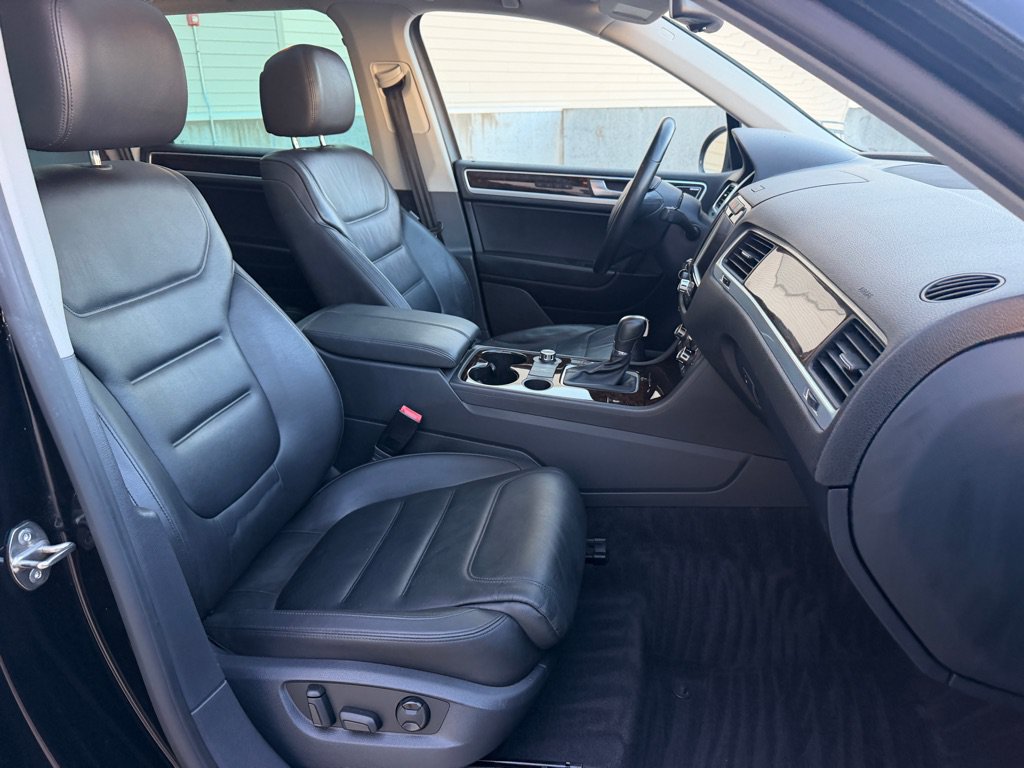 Used 2013 Volkswagen Touareg TDI AWD/4WD image 20
