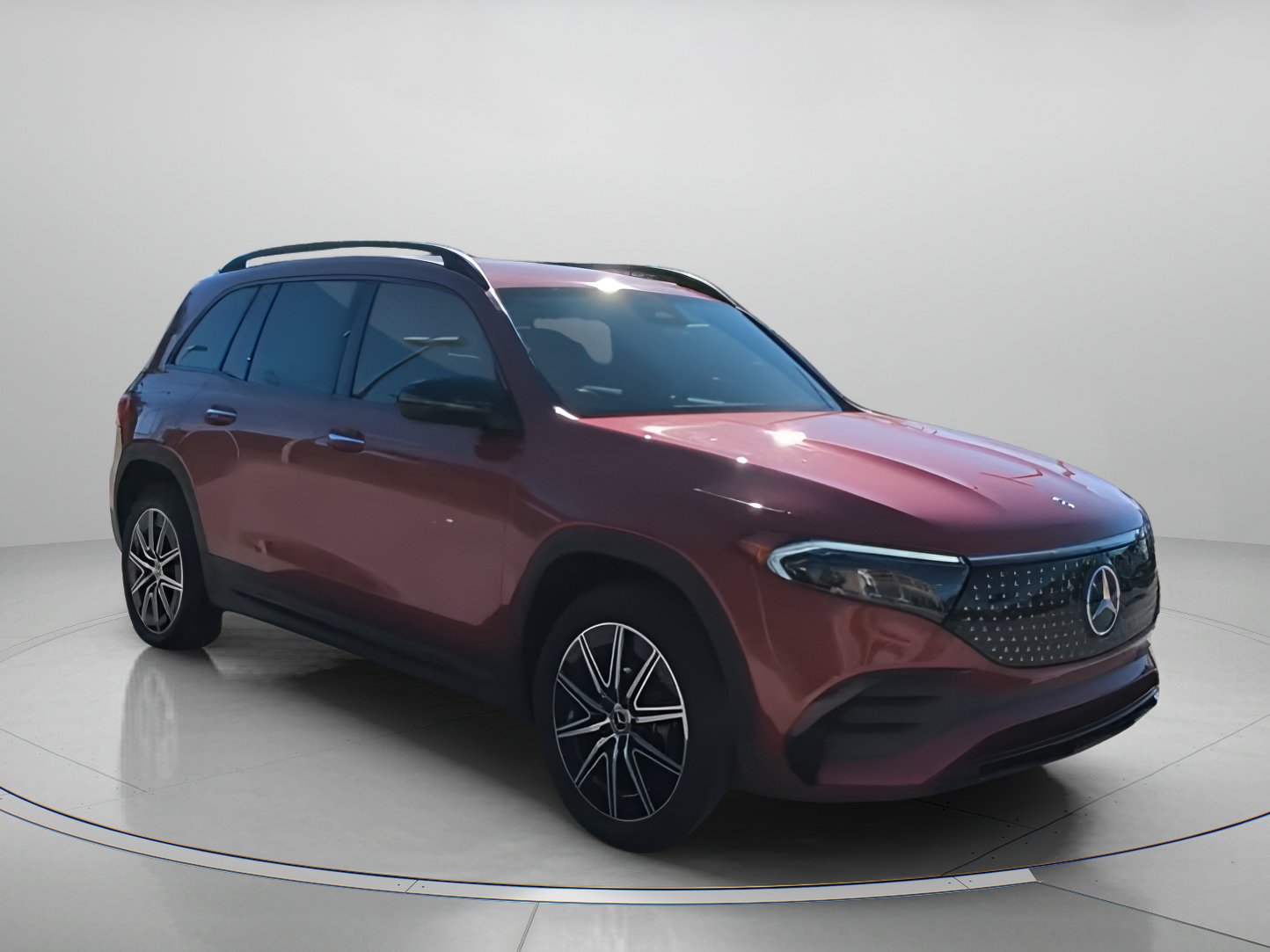 Used 2024 Mercedes-Benz EQB 300 4MATIC image 2