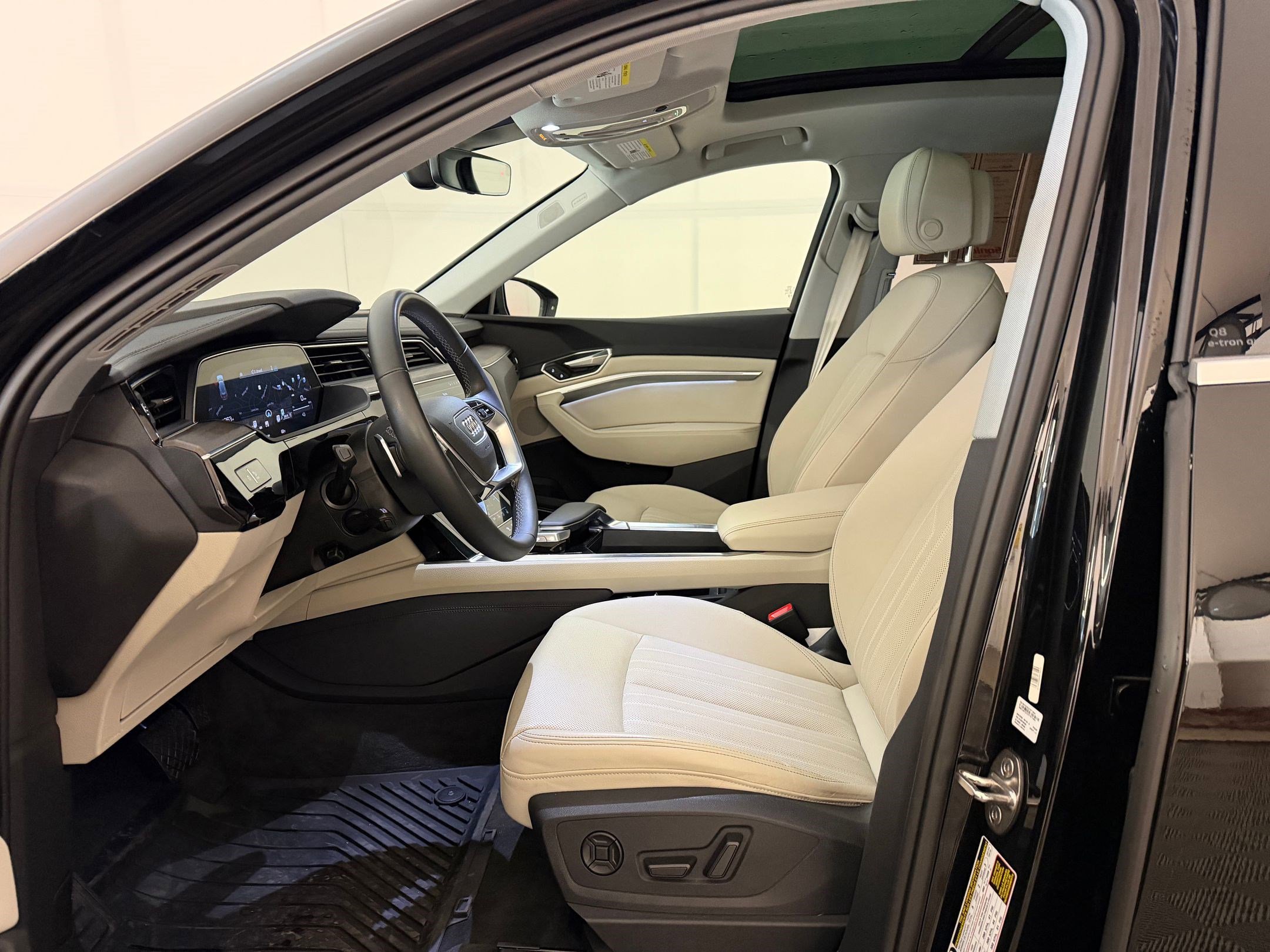 Used 2024 Audi Q8 e-tron Premium Plus w/ Premium Plus Package image 5