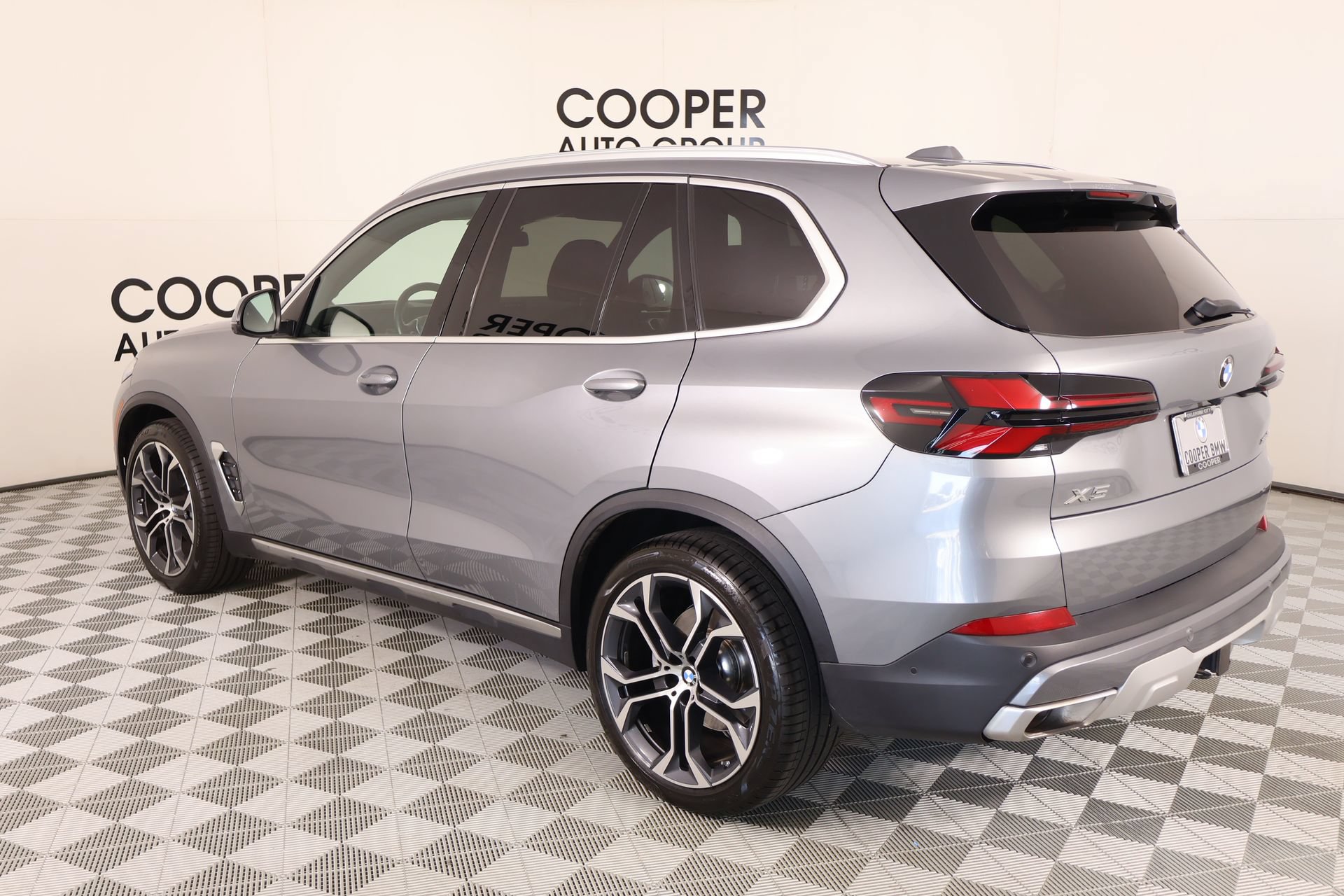 Used 2024 BMW X5 xDrive40i AWD/4WD image 24
