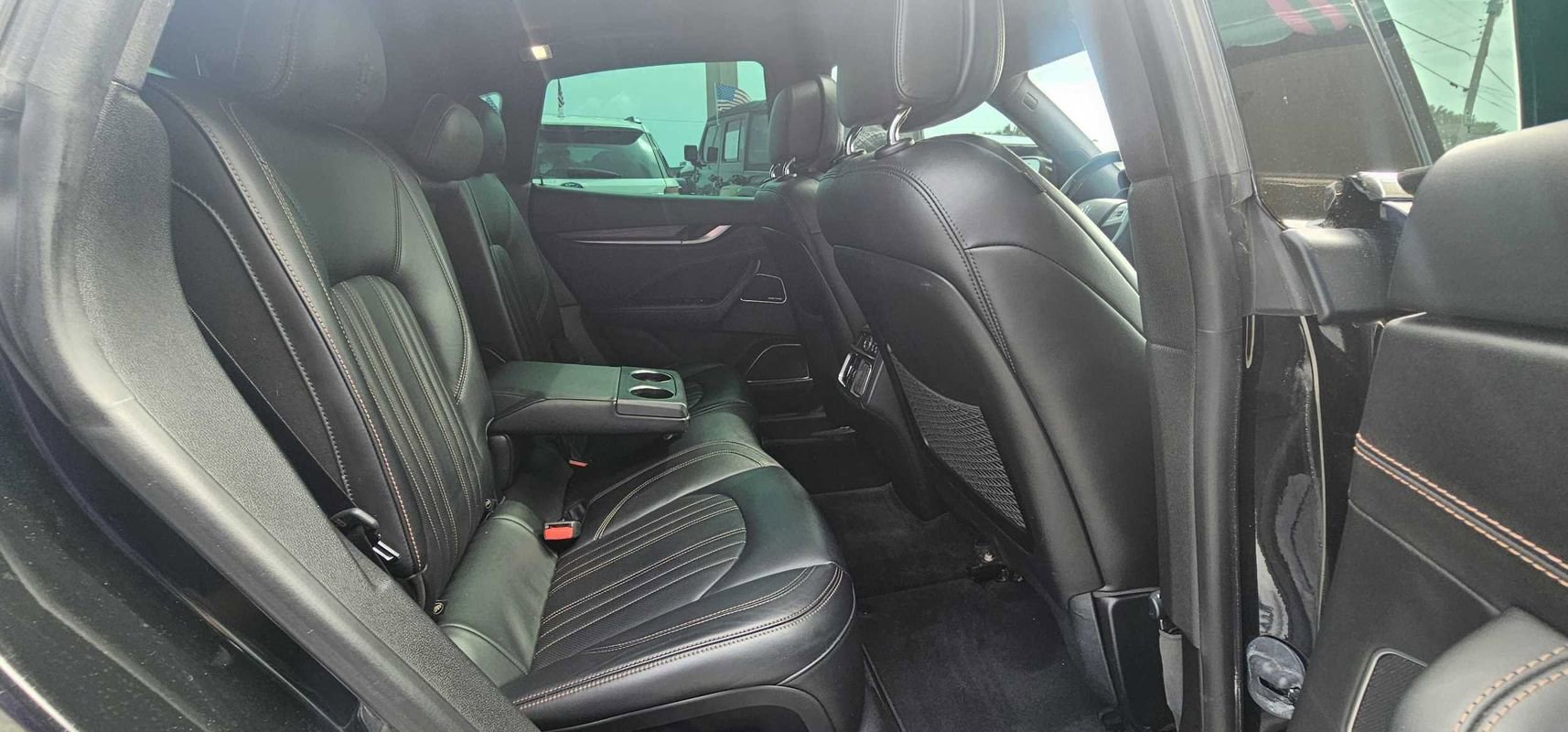 Used 2017 Maserati Levante w/ Luxury Package AWD/4WD image 33