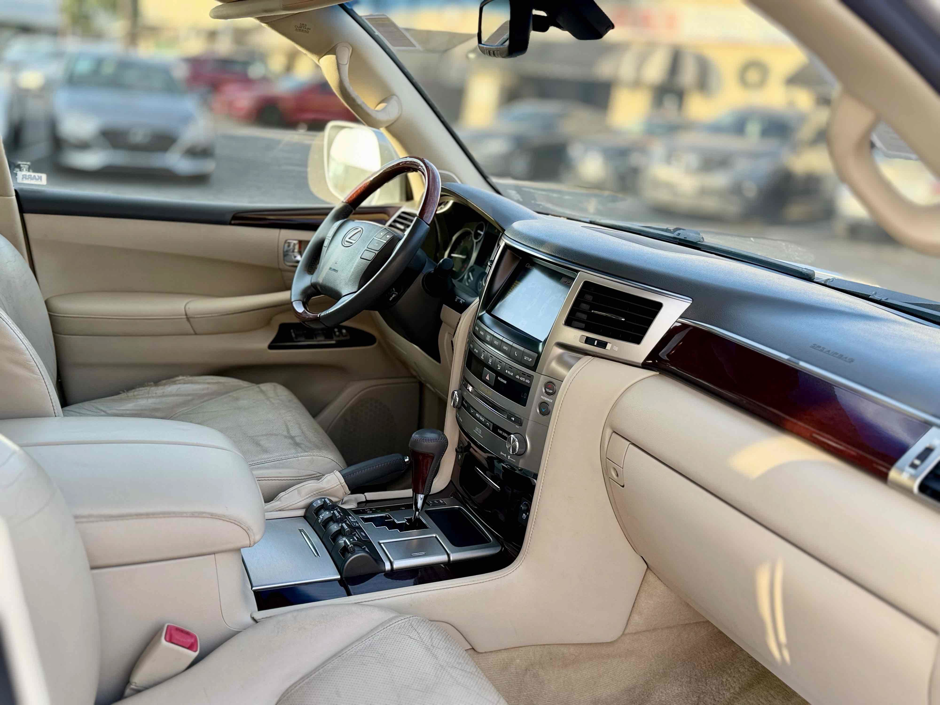 Used 2013 Lexus LX 570 4WD w/ Luxury Pkg image 28