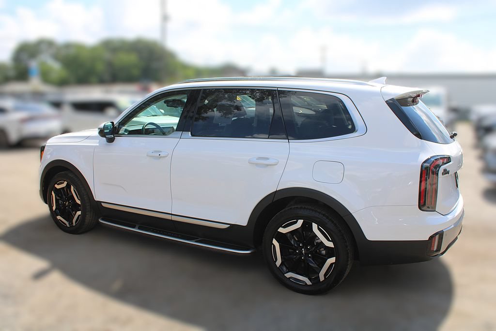 Certified 2024 Kia Telluride EX w/ EX Captain's Chair Package FWD image 14