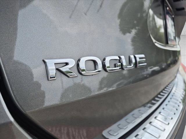 Used 2017 Nissan Rogue SV w/ SV Premium Package FWD image 28