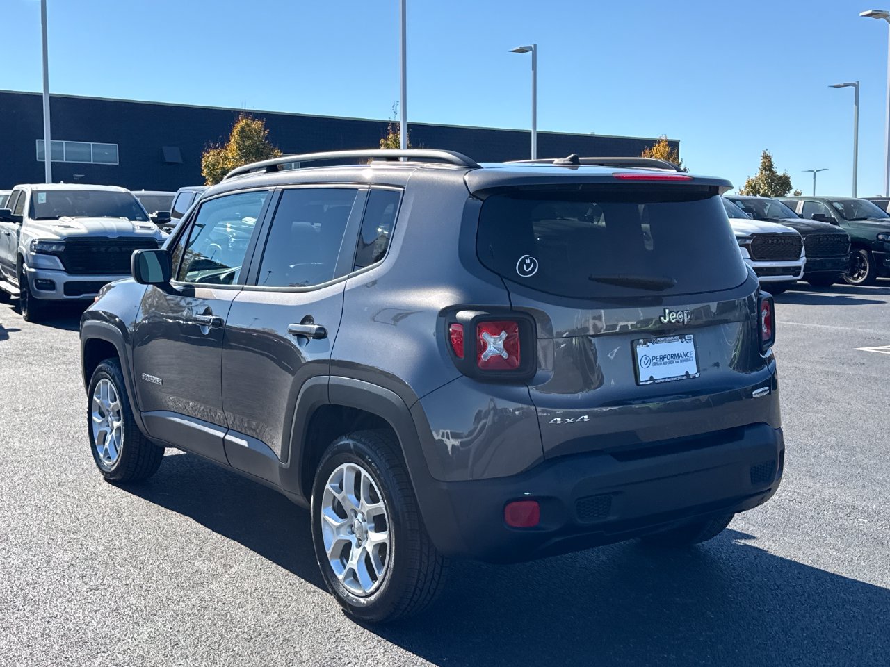Used 2016 Jeep Renegade Latitude AWD/4WD image 5