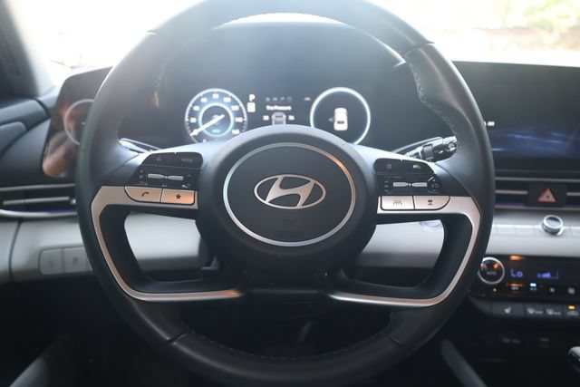 Certified 2025 Hyundai Elantra Limited FWD image 13
