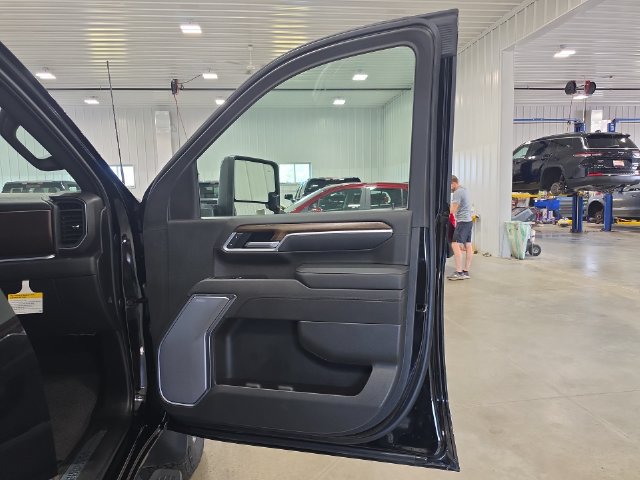 Used 2026 Chevrolet Silverado 3500 High Country AWD/4WD image 30