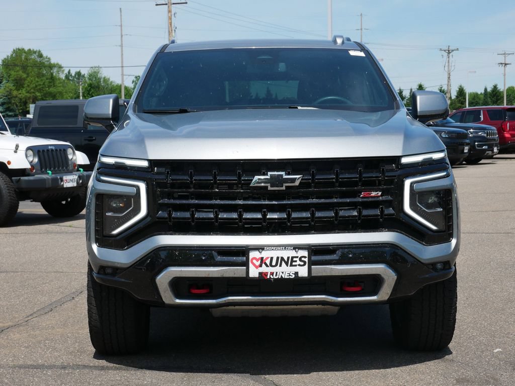 Used 2025 Chevrolet Suburban Z71 AWD/4WD image 2