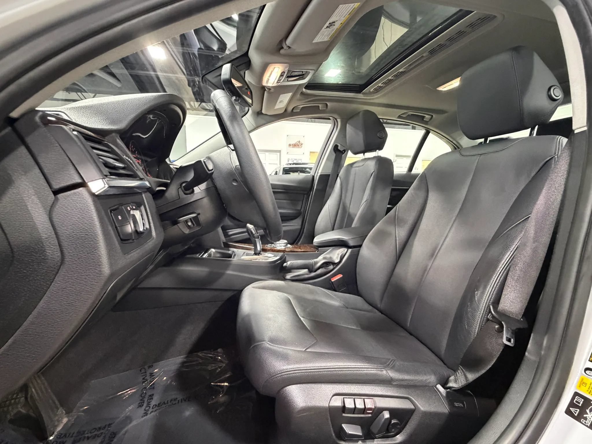 Used 2015 BMW 328i xDrive Sedan AWD/4WD image 8