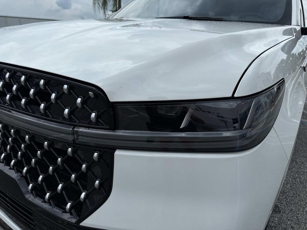 New 2025 Lincoln Navigator L Black Label image 9