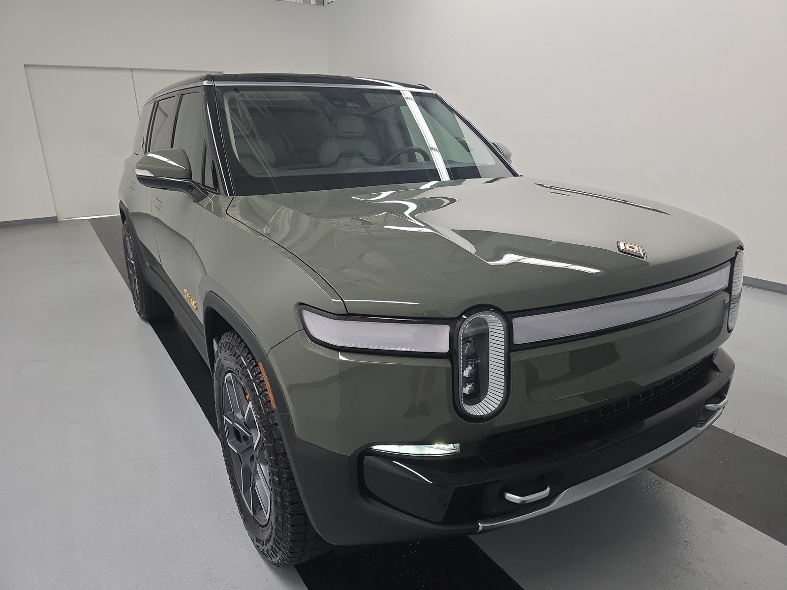 Used 2023 Rivian R1S Launch Edition AWD/4WD image 7