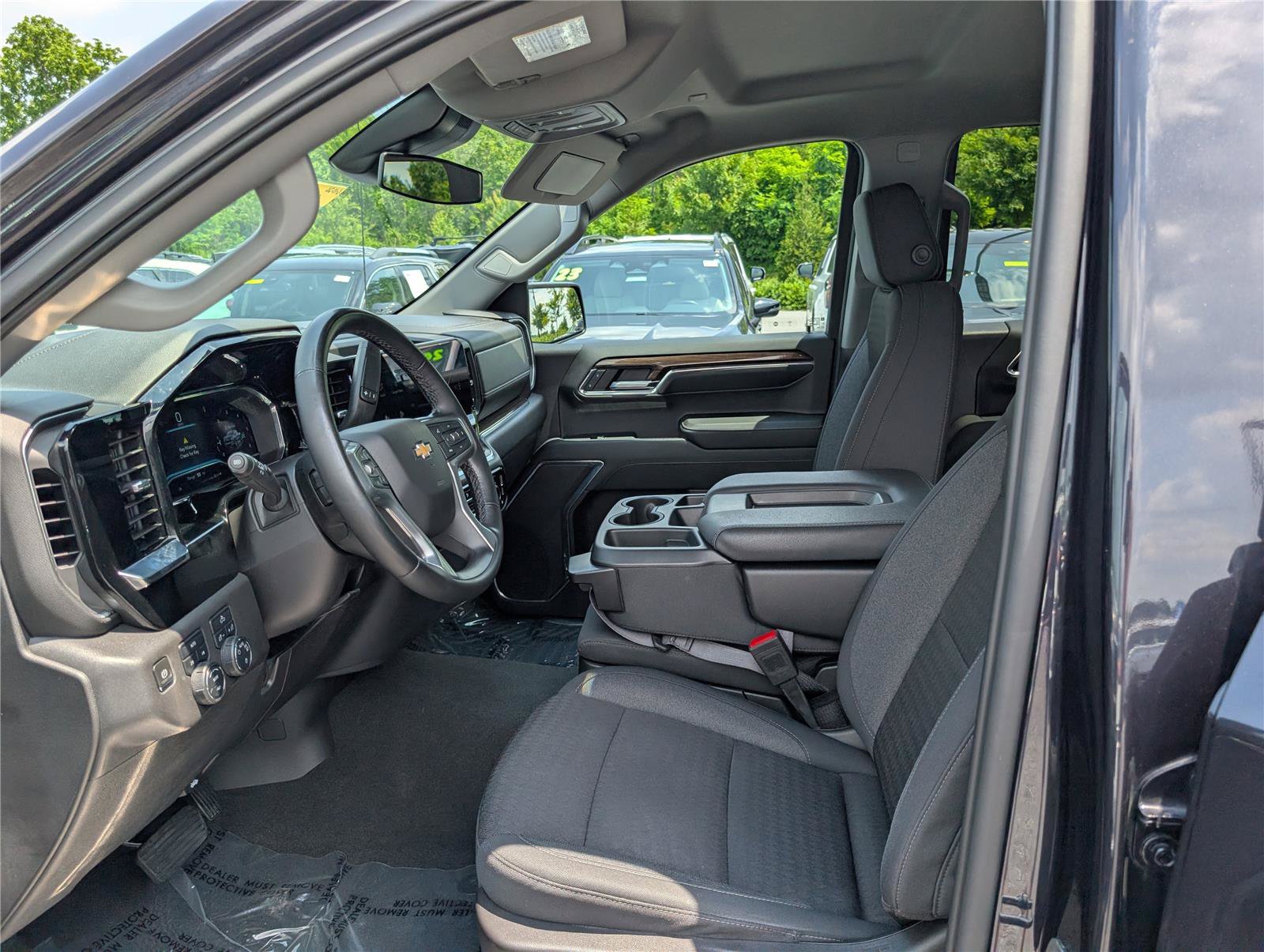 Used 2024 Chevrolet Silverado 1500 LT AWD/4WD image 14