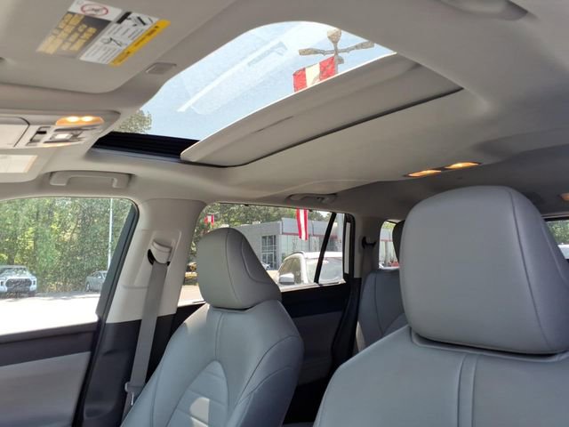 Used 2023 Toyota Highlander XLE AWD/4WD image 16