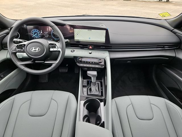 Used 2025 Hyundai Elantra Limited FWD image 17