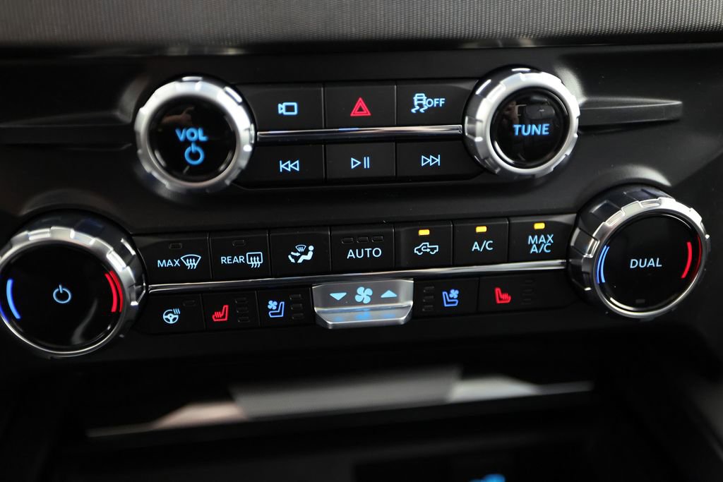 Used 2025 Ford F450 Platinum w/ FX4 Off-Road Package image 26
