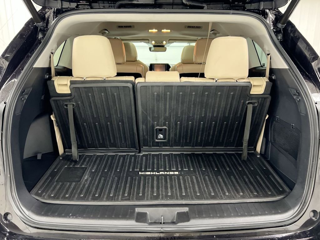 Used 2021 Toyota Highlander XLE image 26