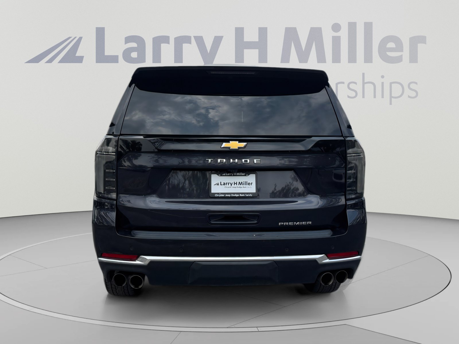 Used 2025 Chevrolet Tahoe Premier AWD/4WD image 4