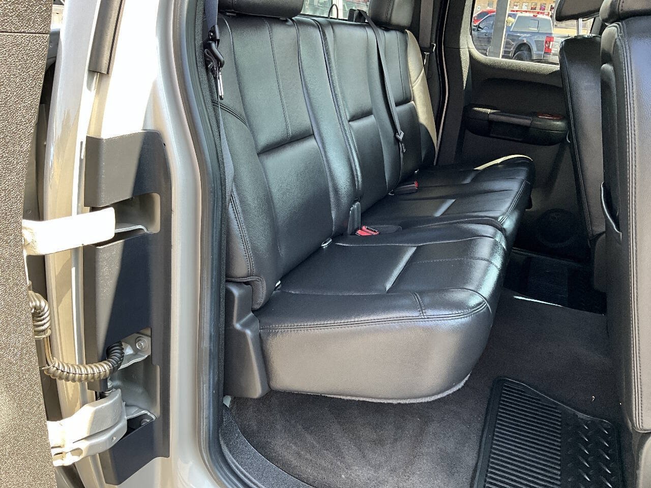 Used 2009 Chevrolet Silverado 2500 LTZ AWD/4WD image 29