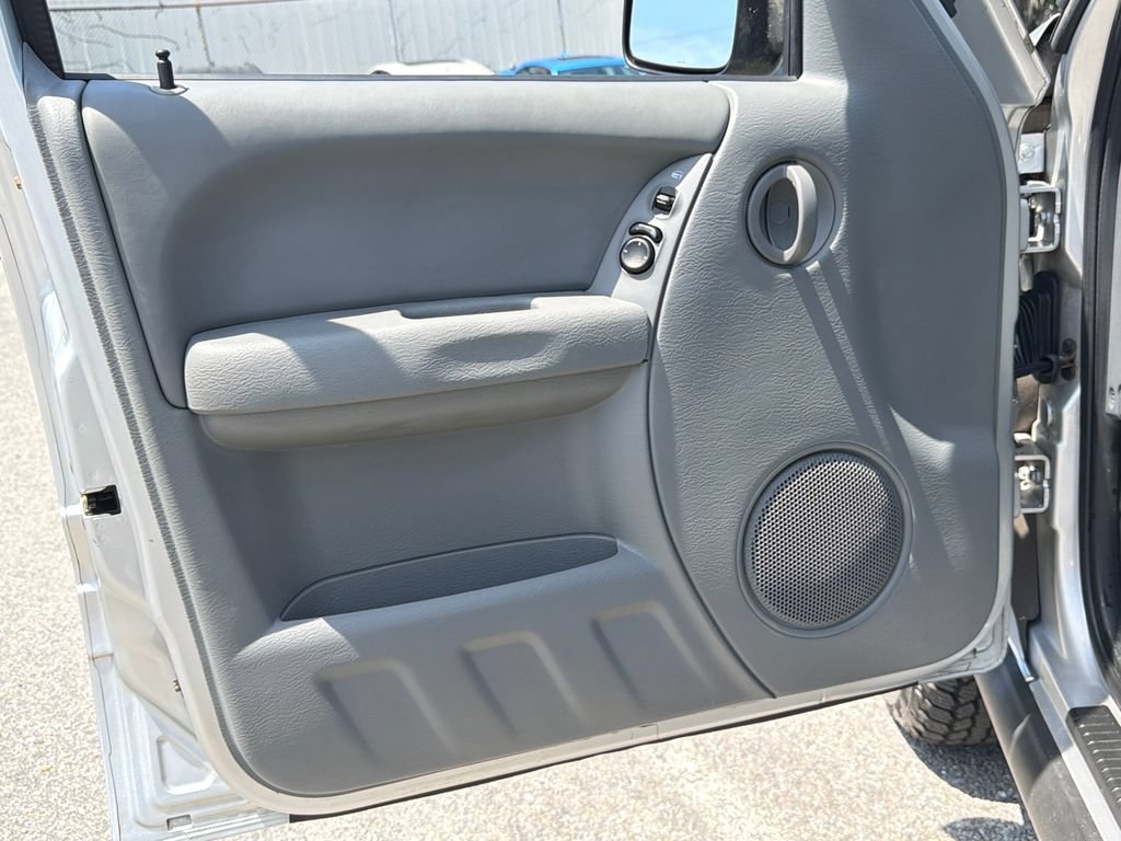 Used 2006 Jeep Liberty Sport RWD image 21