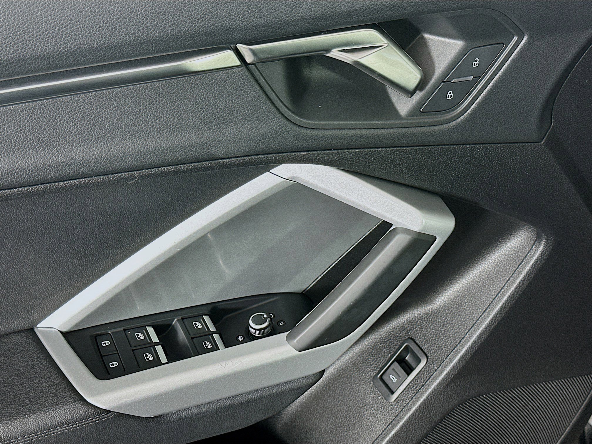 Used 2025 Audi Q3 2.0T Premium image 15