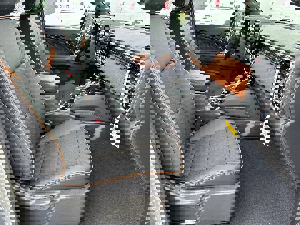 Used 2025 GMC Canyon AT4 image 13