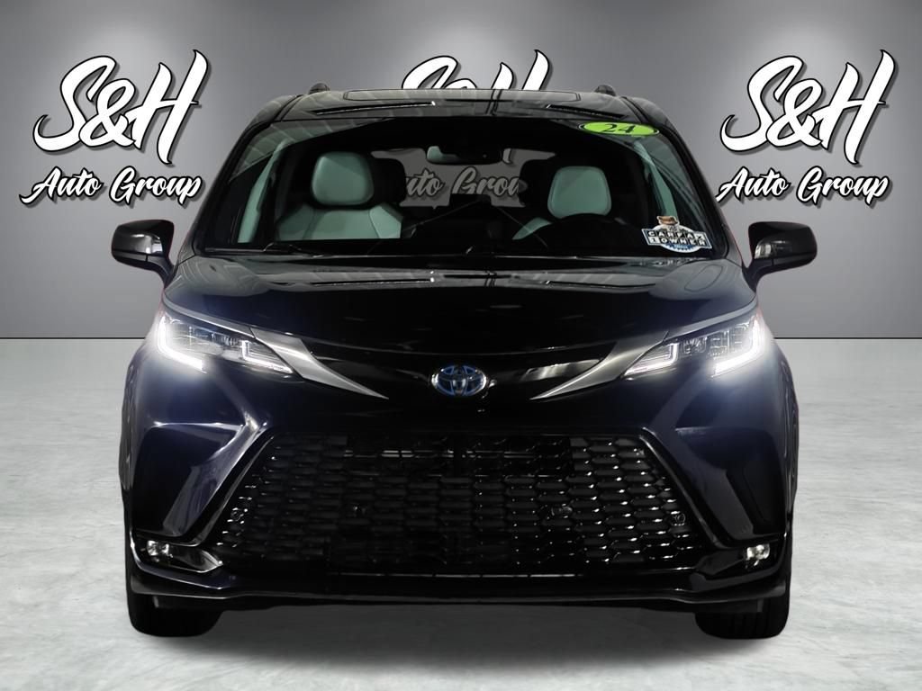 Used 2024 Toyota Sienna XSE w/ XSE Plus Package AWD/4WD image 23