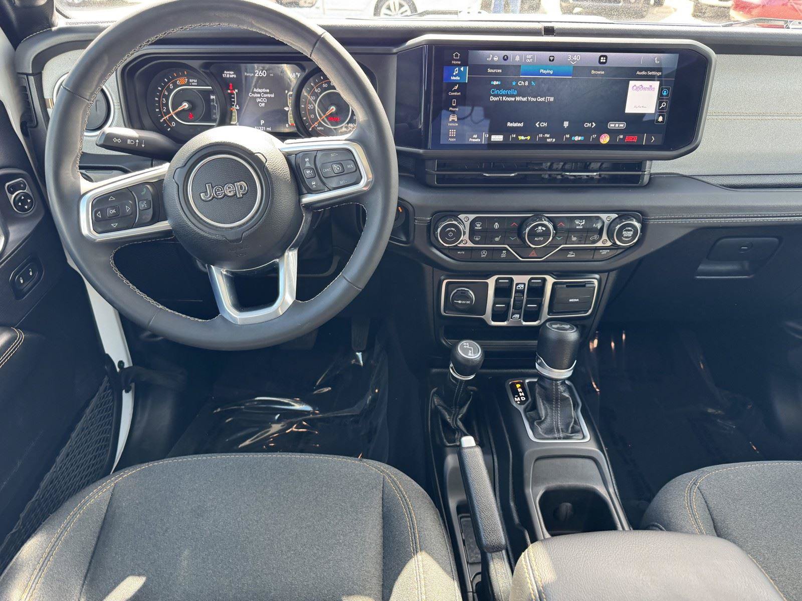 Used 2025 Jeep Wrangler Unlimited Sahara AWD/4WD image 19