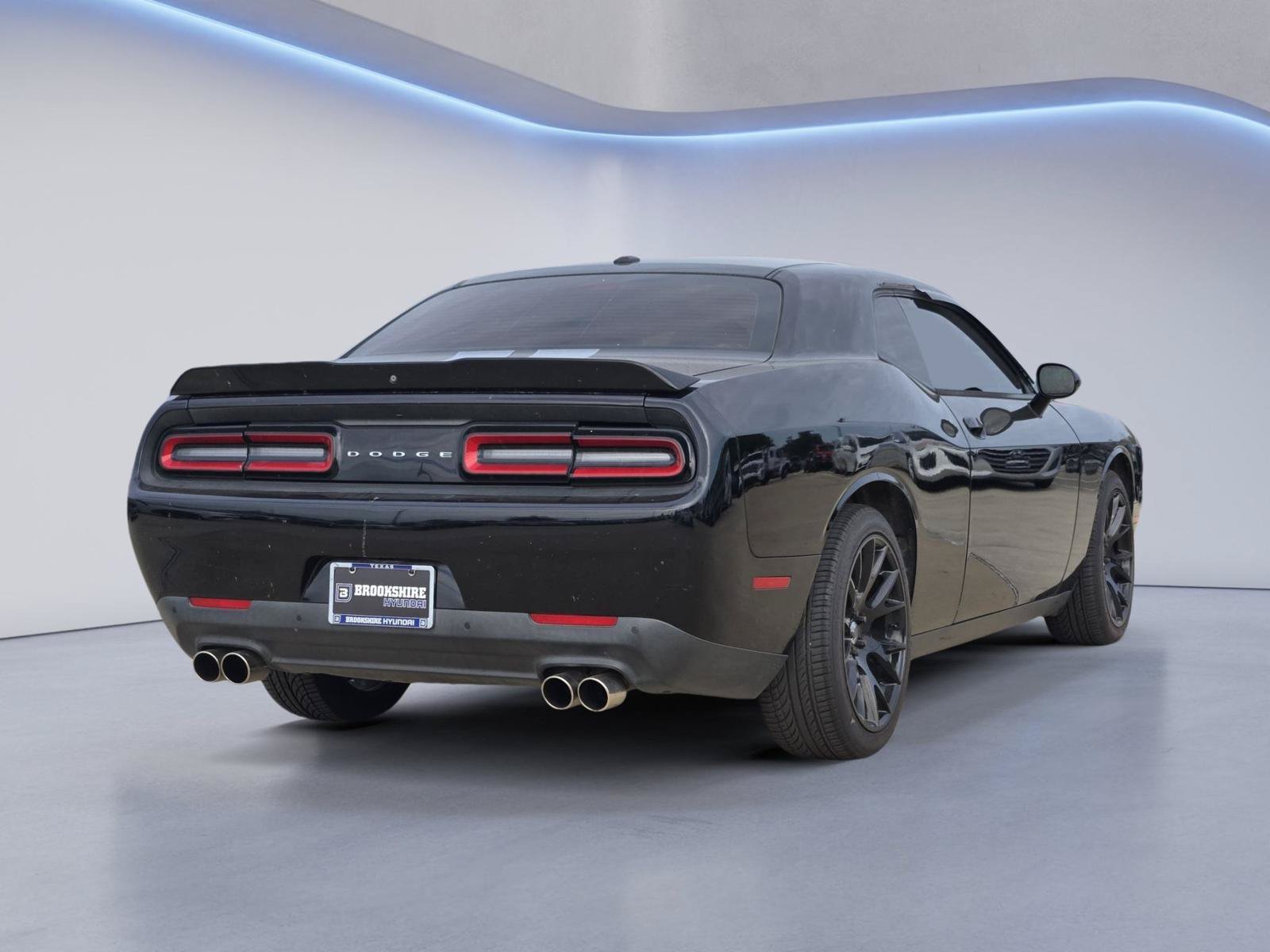 Used 2018 Dodge Challenger SXT RWD image 8